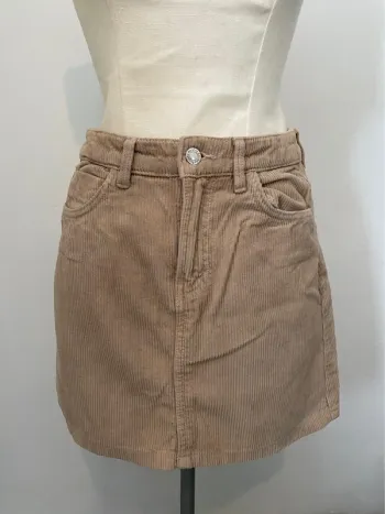 Jupe en velours côtelé beige Bershka – taille M