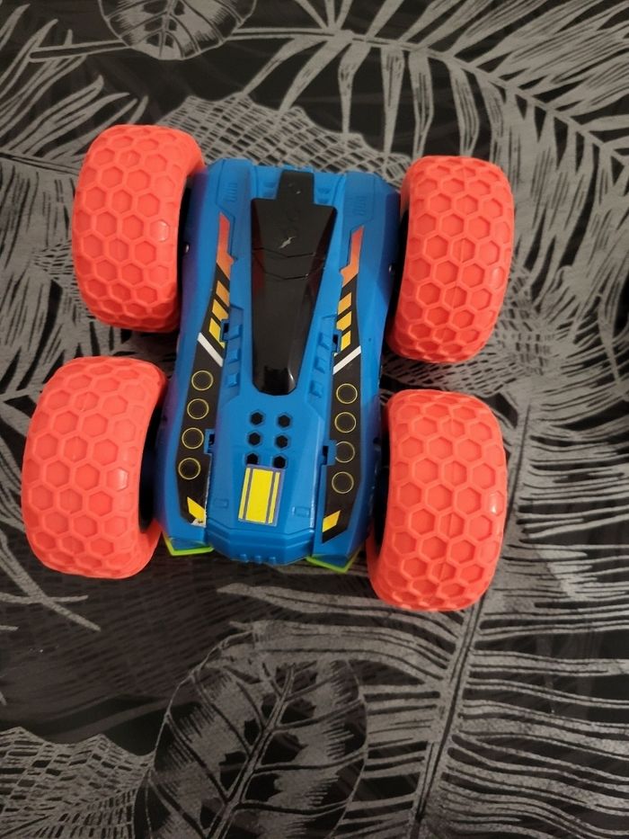 Voiture télécommandé - photo numéro 2