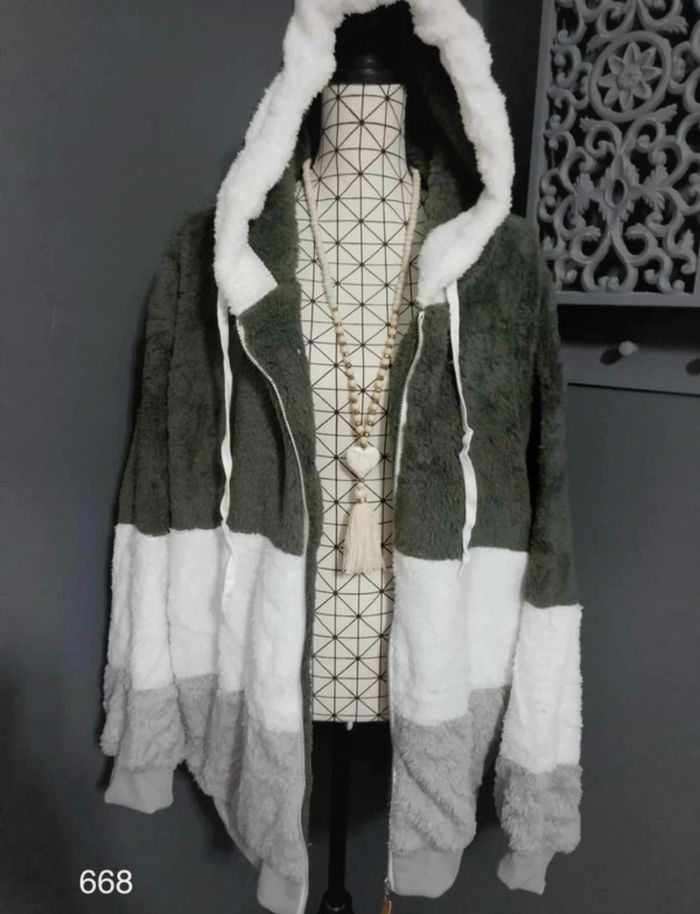 Veste Oversize à Capuche Femme Grande Taille 58 – Patchwork Gris & Blanc, Doublée Polaire, Chaude & Tendance ❄️