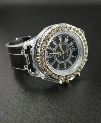 Montre noire lumineuse, style casino