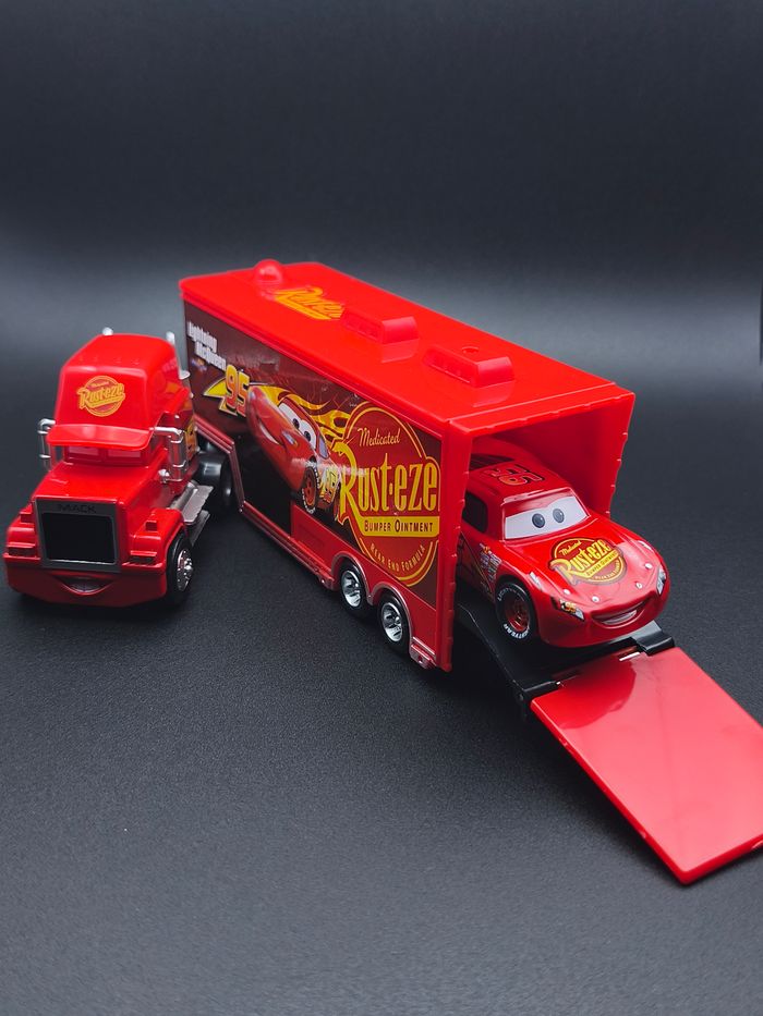 Camion Cars Flash McQueen - photo numéro 3