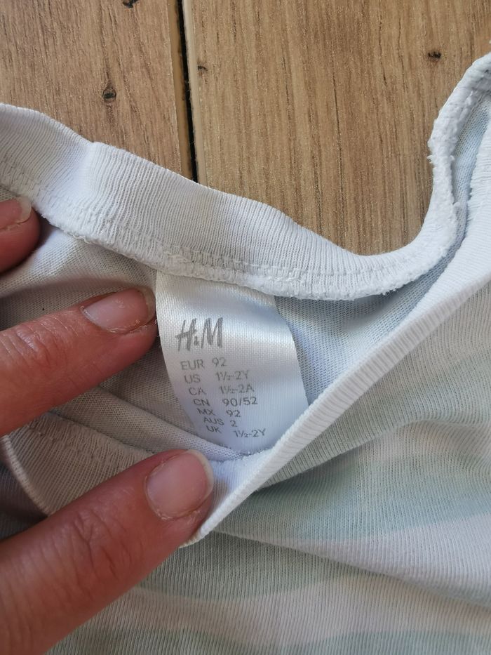 T-shirt H&M 1/2 ans - photo numéro 2