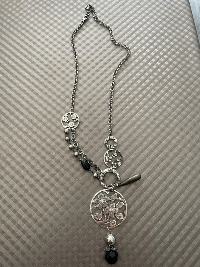 Collier argenté noir