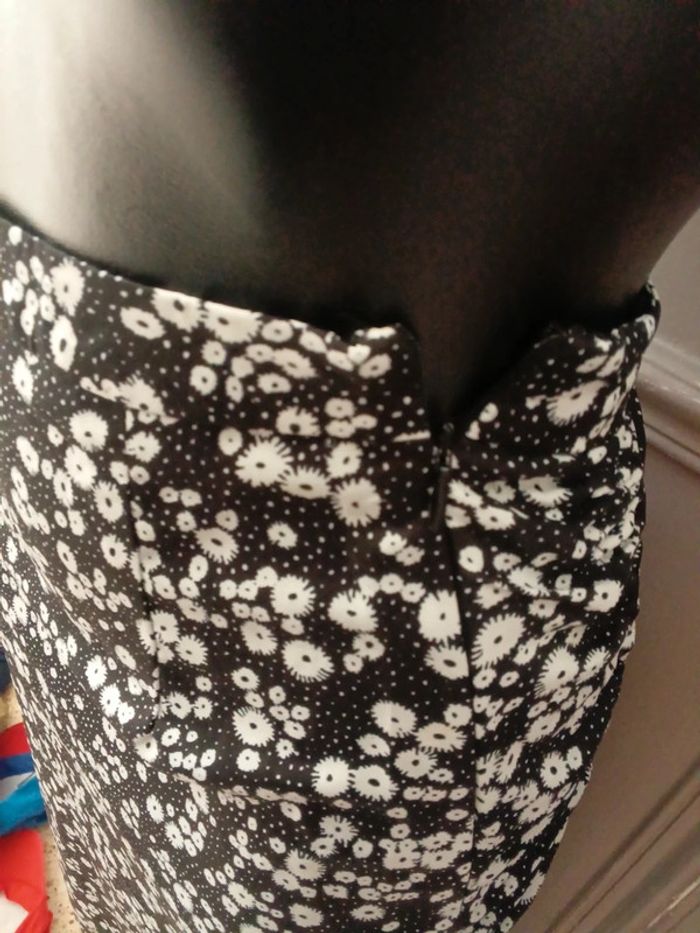 Jupe mi longue taille 34 shein 🌹 - photo numéro 3