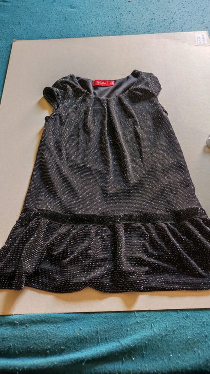 robe noir brillante 3 ans
