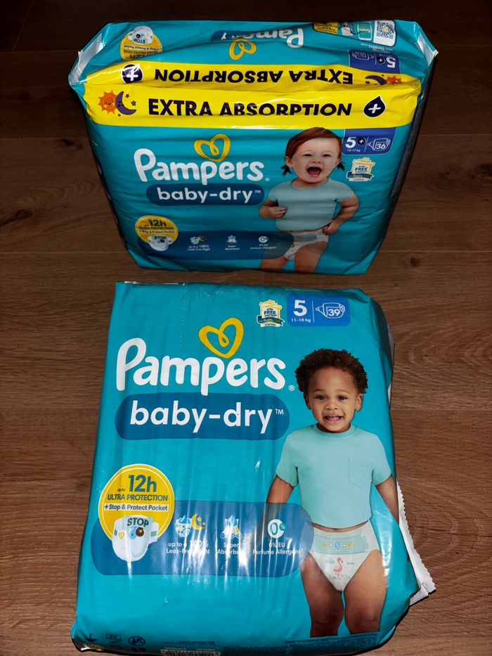 Lot De 2 Packs De Couches Pampers Baby-Dry Neuf Dans L’emballage Taille 5 et 5+