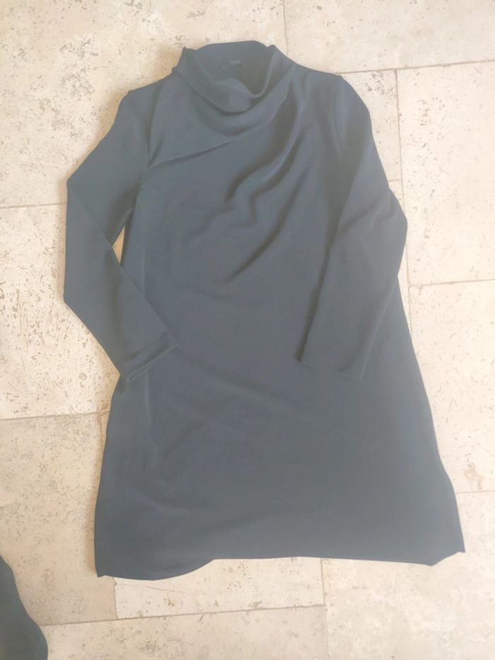 Robe col un peu long et drapé COS noire neuve sans étiquette - photo numéro 2