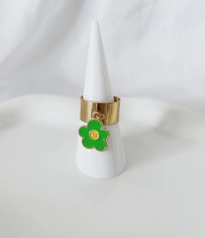 Bague ajustable dorée en acier inoxydable à breloque - photo numéro 3