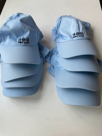 8 casquettes bleu identiques taille 59 en coton