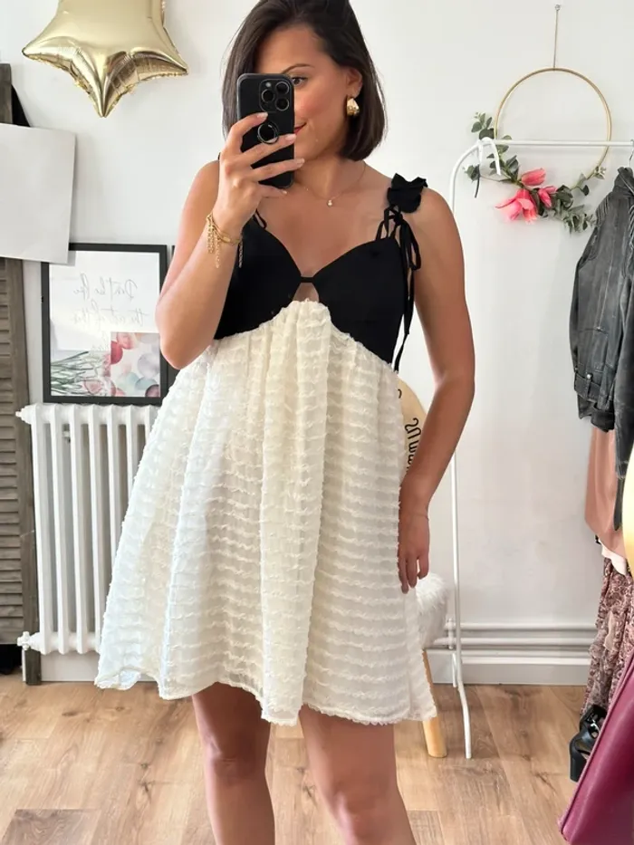 Robe noire et blanc cassé taille 38