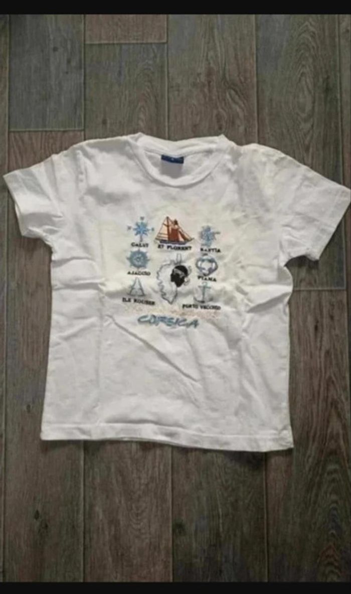 t-shirt manches courtes corse 8 ans / 128 cm Très bon état Rayar
