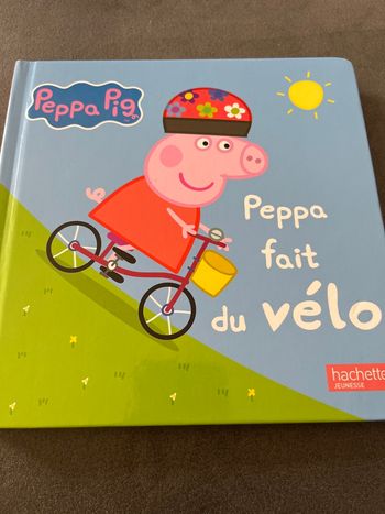Livre cartonné peppa piG fait du vélo 