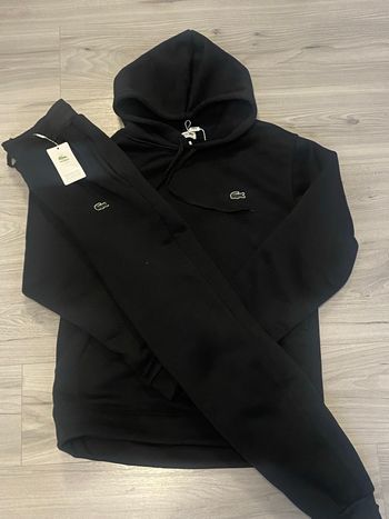 Ensemble lacoste  Taille L neuve