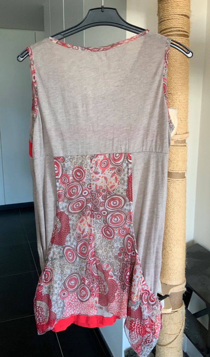 Top gris et tons de rouges Mado et les autres taille 46 48 très bon état - photo numéro 5