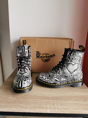 dr martens rare noir et blance