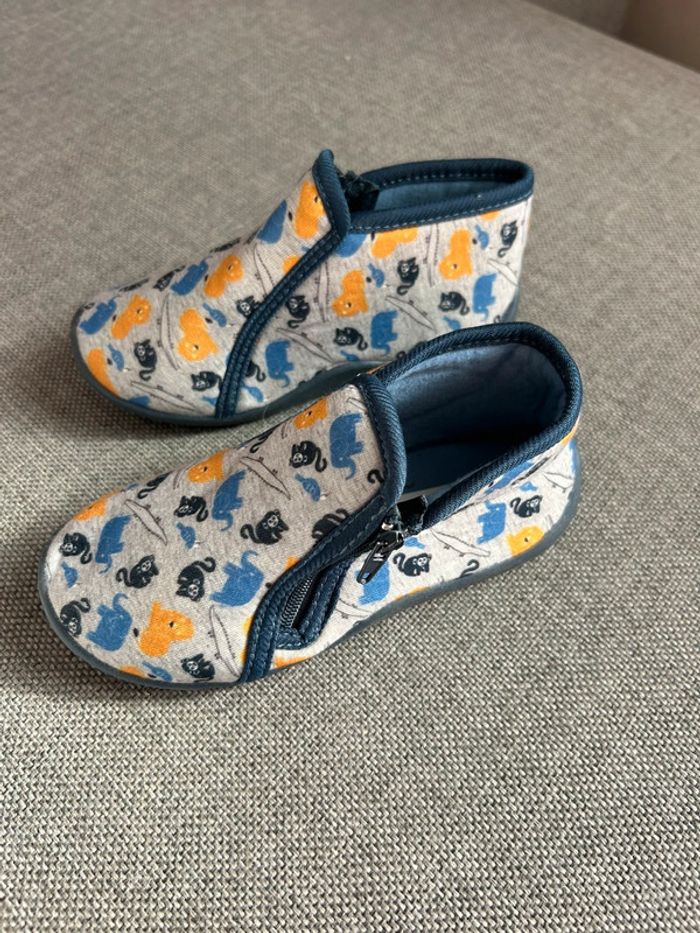 Pantoufles pointure 27 - photo numéro 2