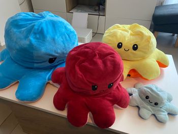 Lot peluches émotions réversibles