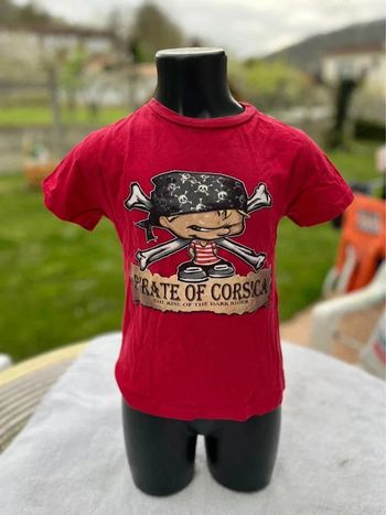 T shirt rouge petit pirate de Corse taille 2 ans