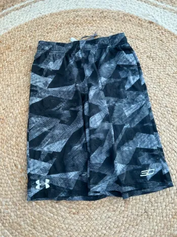 Short Garçon Under Armour Loose Noir & Gris | Taille 14 ans | Très Bon État | Sport Casual | R22