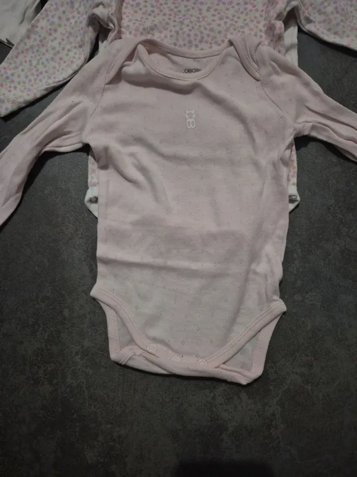 Lot bodies 6 mois bébé fille - photo numéro 2