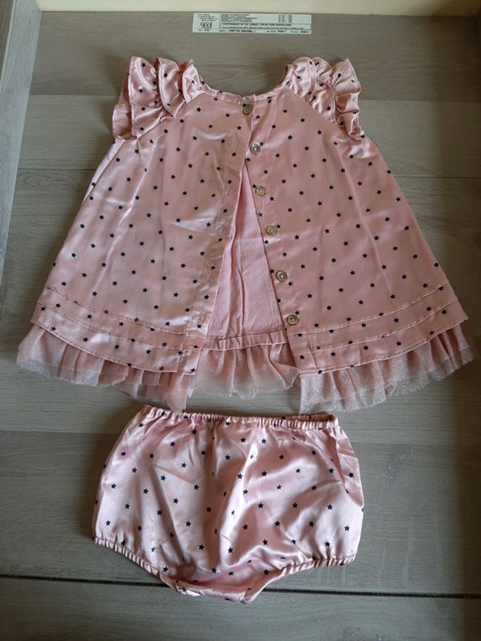 Robe satinée rose 12mois + sa culotte - photo numéro 2