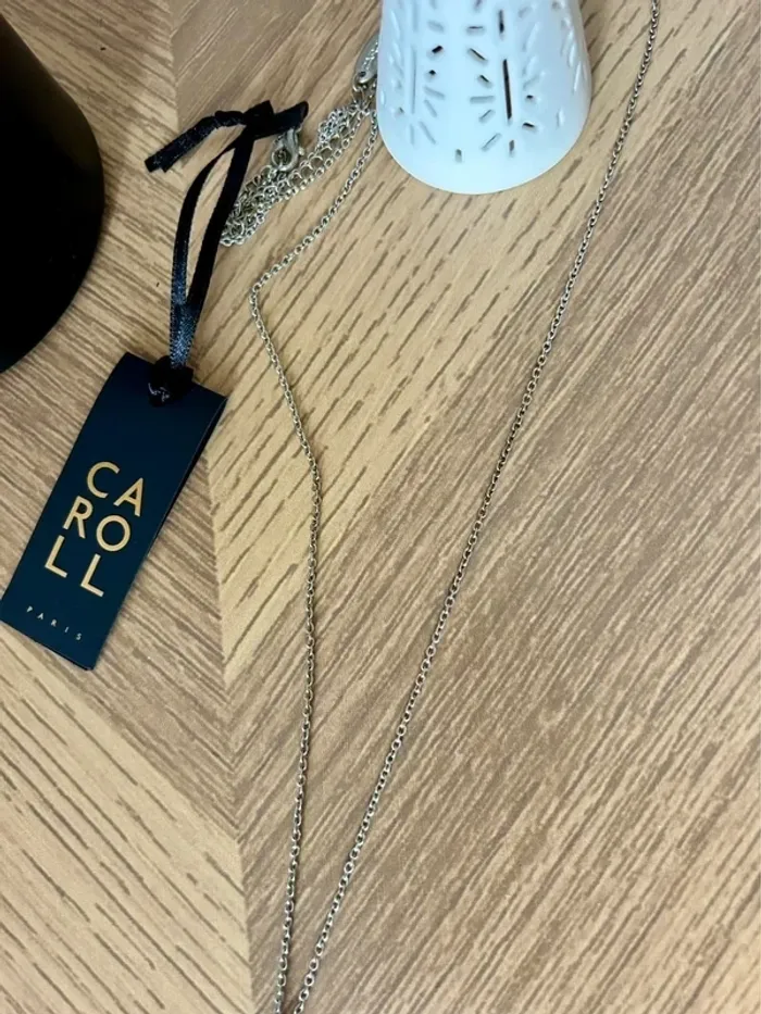 Superbe collier sautoir pendentif argenté avec chaîne Caroll neuf - photo numéro 4