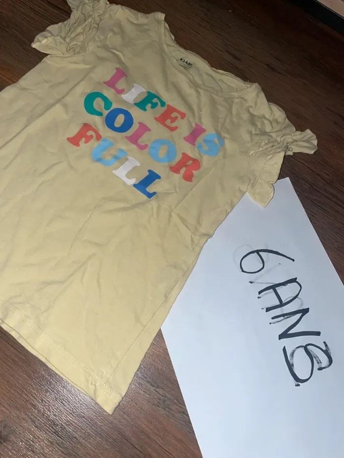 T-shirt jaune