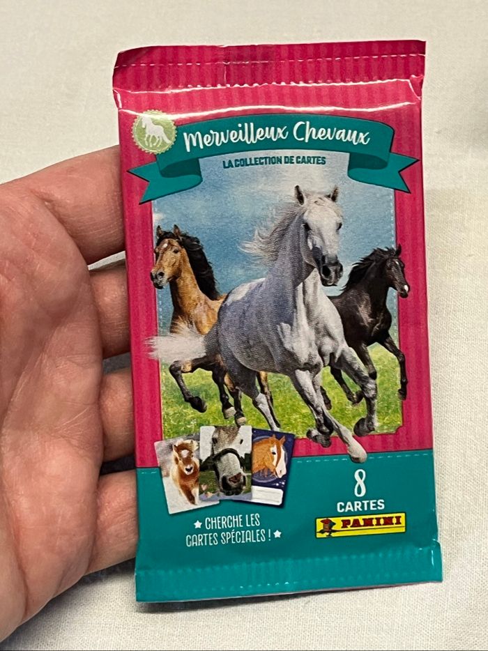 Box + 1 sachet panini Cartes à collectionner Merveilleux Chevaux neuve - photo numéro 8