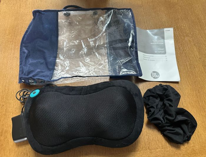 Coussin de massage chauffant shiatsu et ses accessoires - photo numéro 1