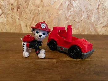 Marcus le pompier avec son Véhicule de la Pat Patrouille