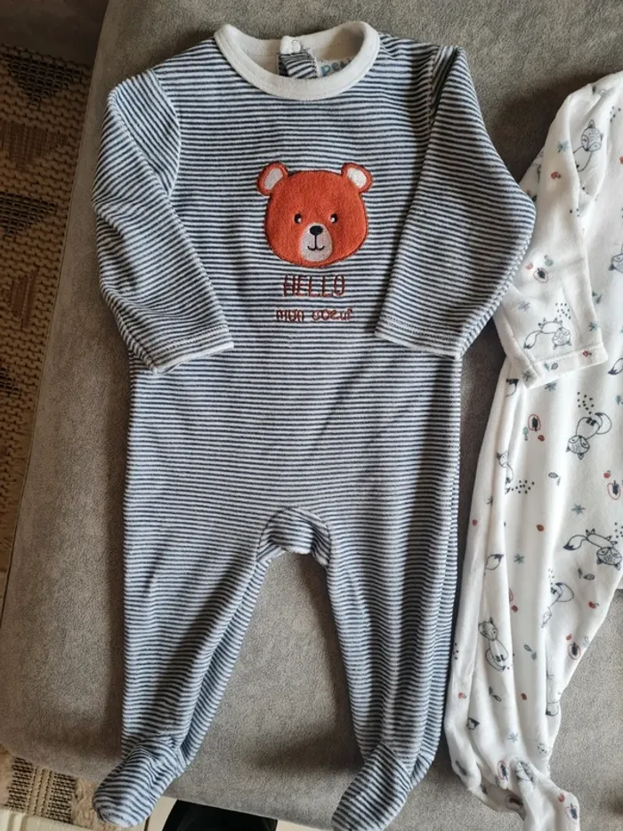 Lot de 3 pyjamas velours 9 mois - photo numéro 2