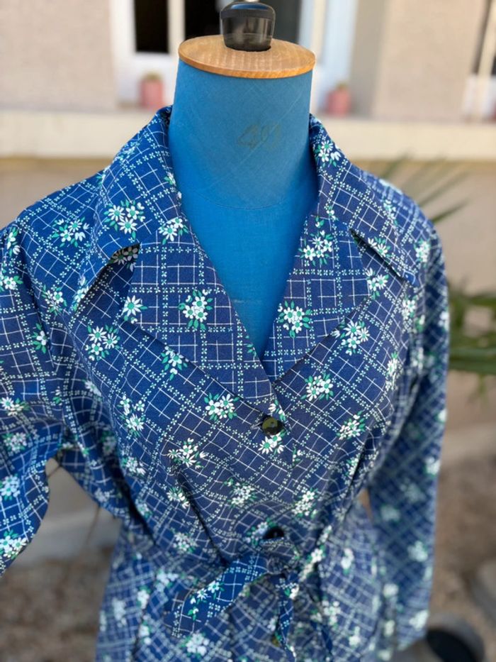Robe blouse à motif fleuri - des années 70 - en très bon état - taille 42/XL - photo numéro 4