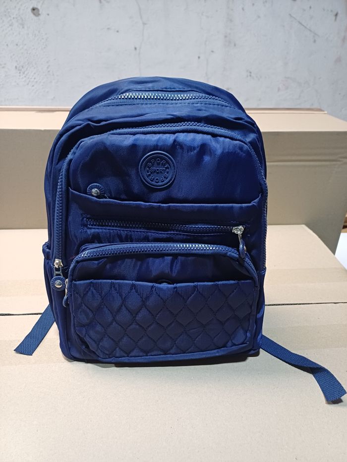 Sac à dos  blue marine en tissu satiné matelassé