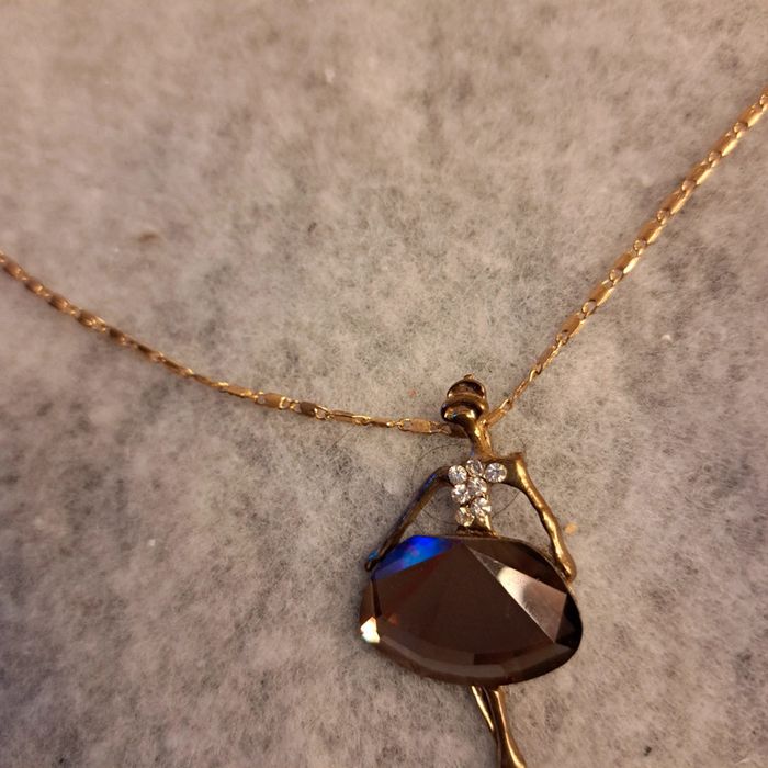 Collier avec pendentif danseuse strass - photo numéro 12