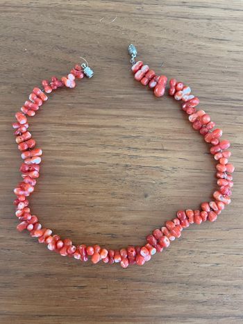 Tour de cou en corail rouge vintage