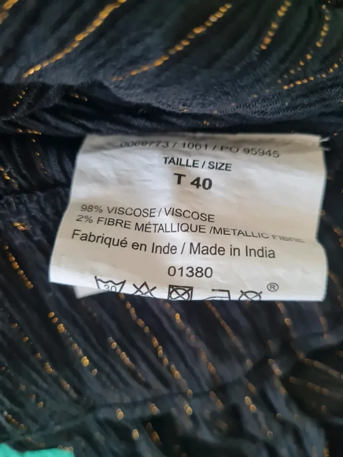 Blouse noire et fibres métalliques - photo numéro 5