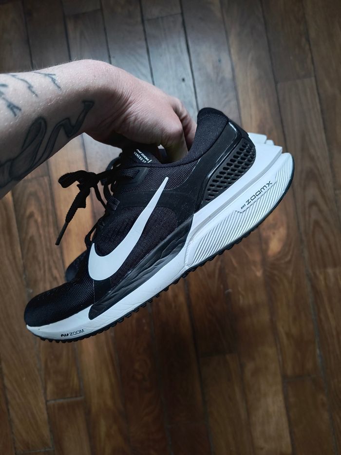 Baskets Nike Vomero 15 pointure 37,5 - photo numéro 2