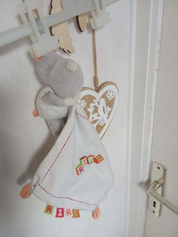 Doudou hippopotame, rhinocéros gris, blanc, orange, vert , broderie  Riri, mouchoir, étiquettes