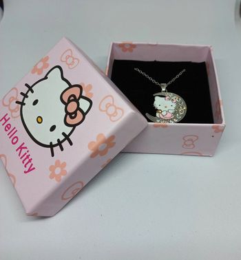 Collier fantaisie hello kitty dans sa boite coffret