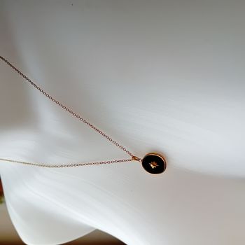 chaine dorée médaillon email noir Etoile dorée