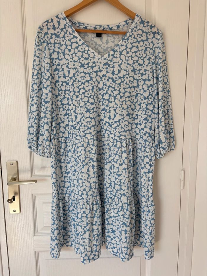 Robe mi-longue