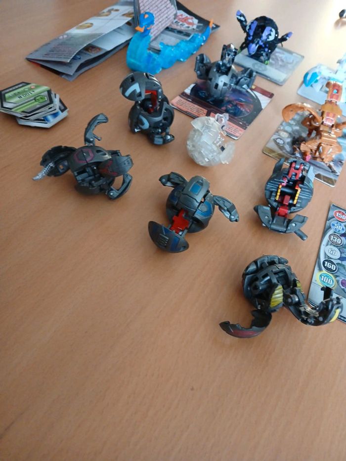 Lot de 15 bakugan + cartes magnetiques + cartes collection - photo numéro 6