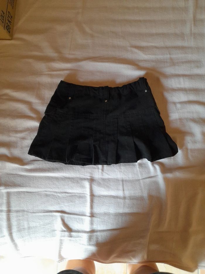 Jupe noire - photo numéro 2