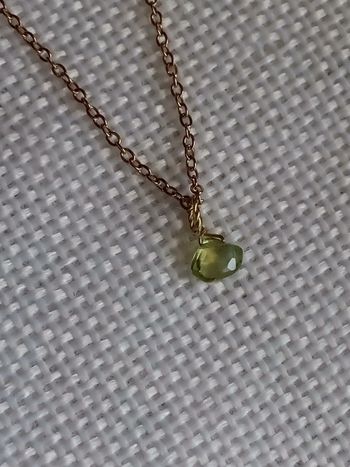 Collier pierre de péridot naturelle à facettes