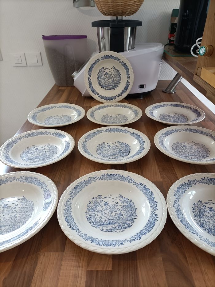 Lot 10 assiettes Vintage marque Don Quichotte Wembley - photo numéro 2