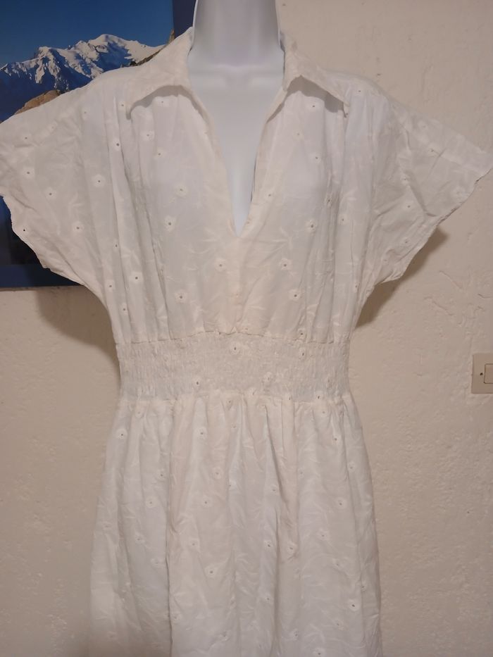 Robe longue blanche façon dentelle de Calais. Zara Taille L - photo numéro 2