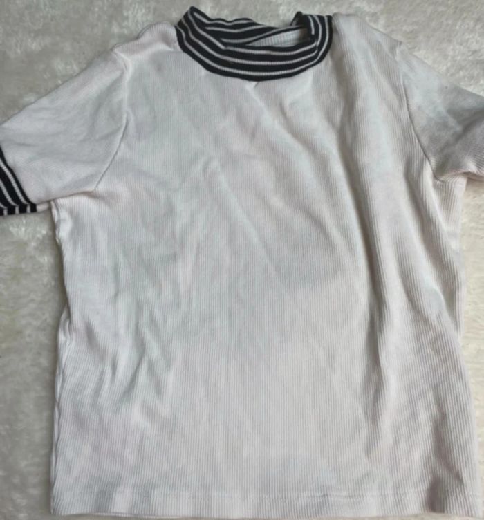 T-shirt court / top