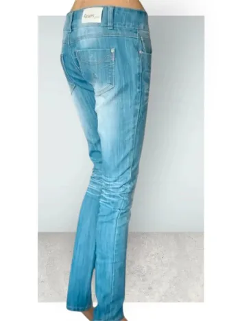 Jean REVERS jeans coupe droite ,taille basse ,texture extensible
