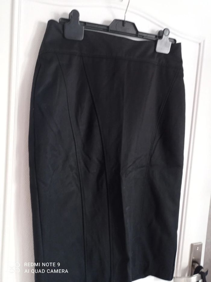 Jupe noire mi longue taille 40 Mango