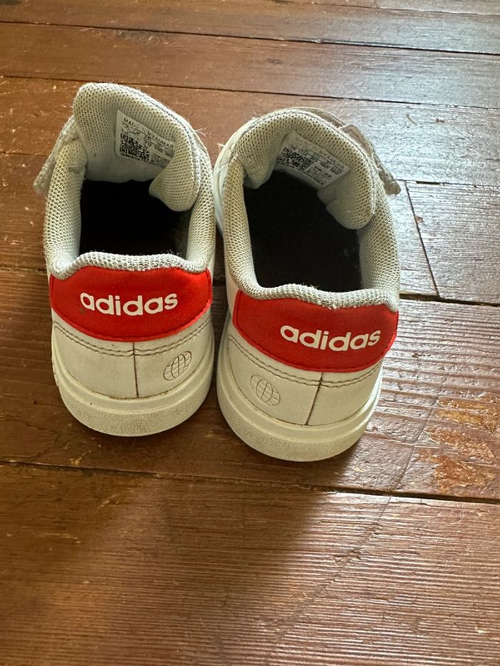 Tennis Adidas blanches taille 30 - photo numéro 2
